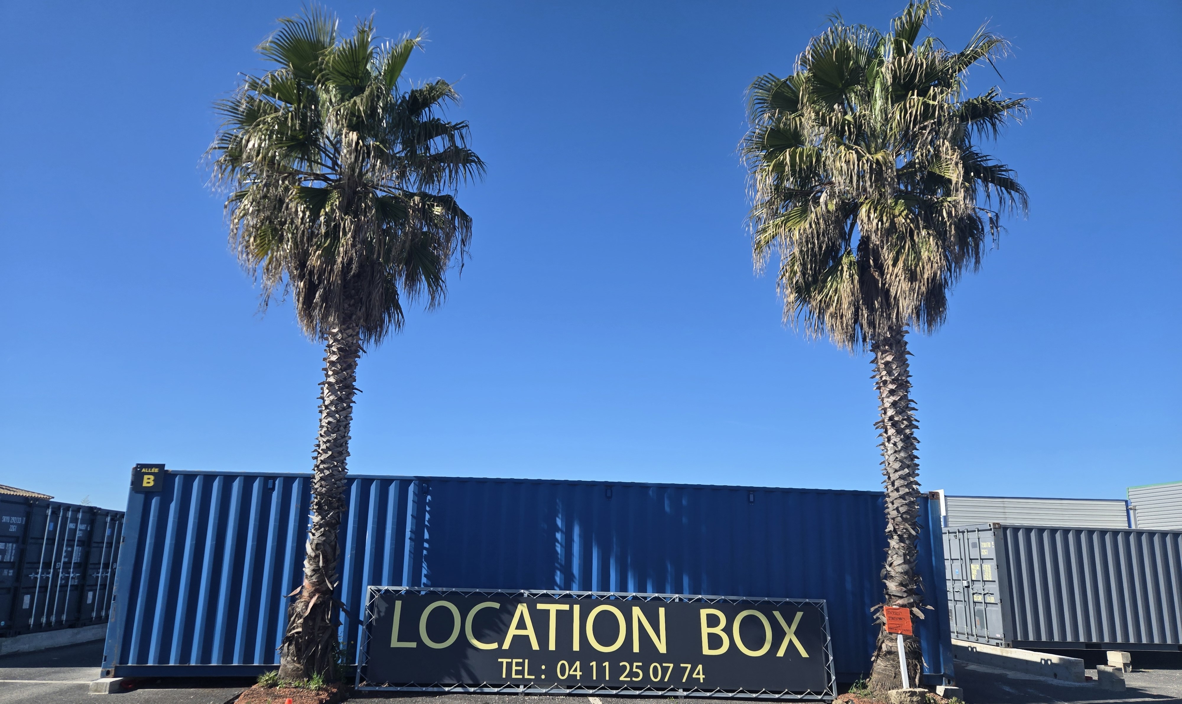 Enseigne LOCATION BOX